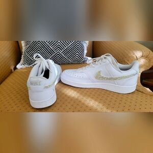 Nike tennis shoes size 8.5 women's